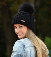 LINDA BOBBLE HAT
