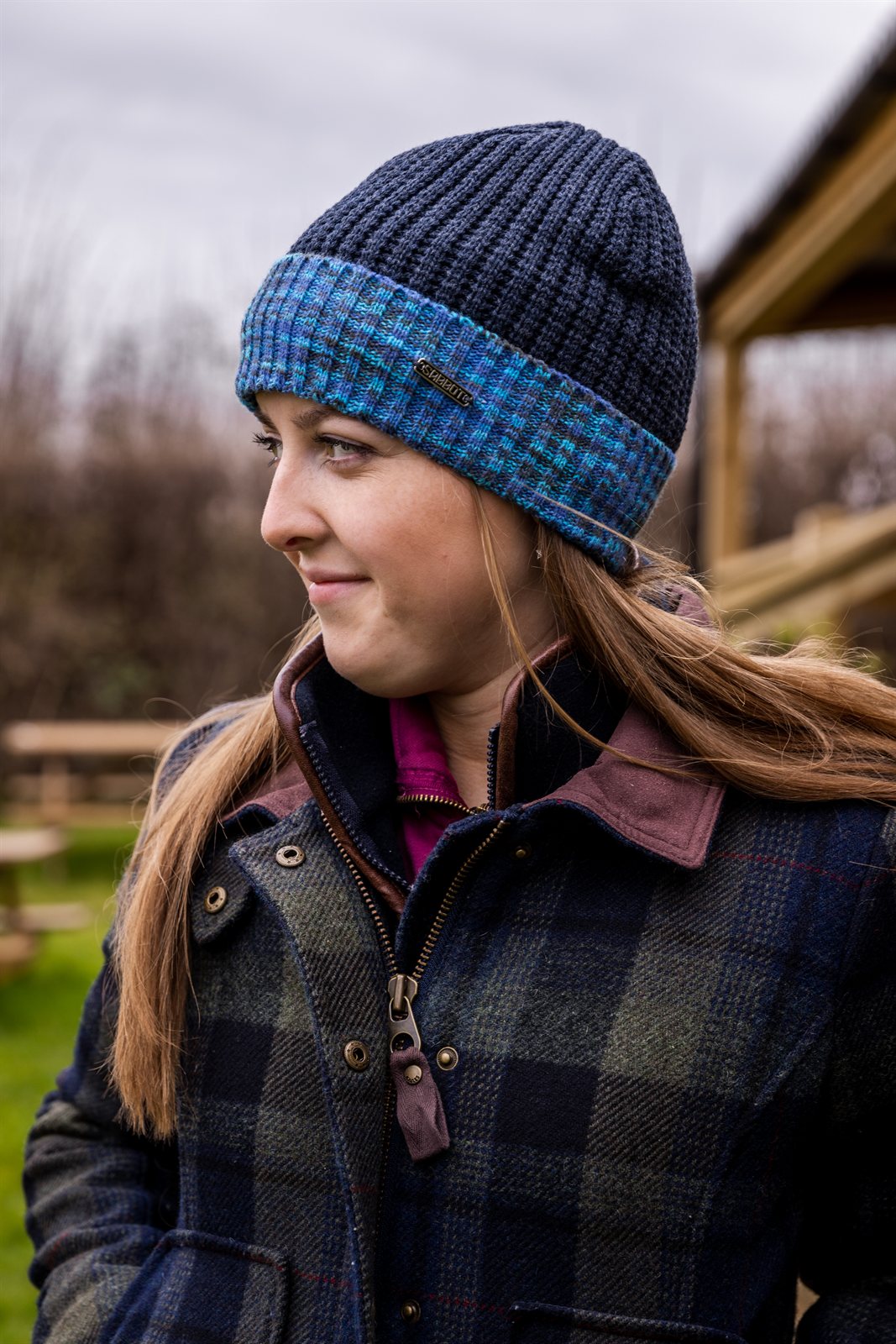Two women in marl-cuff beanies on cabin steps wearing the Morgan Beanie in Blue Camo